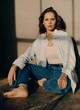 Felicity Jones posing sexy in casual outfit pics