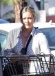 Hilary Duff rocks casual look for shopping pics