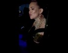 Kate Hudson signs autographs from car videos