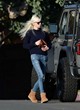 Anna Faris casual in sweater and jeans pics